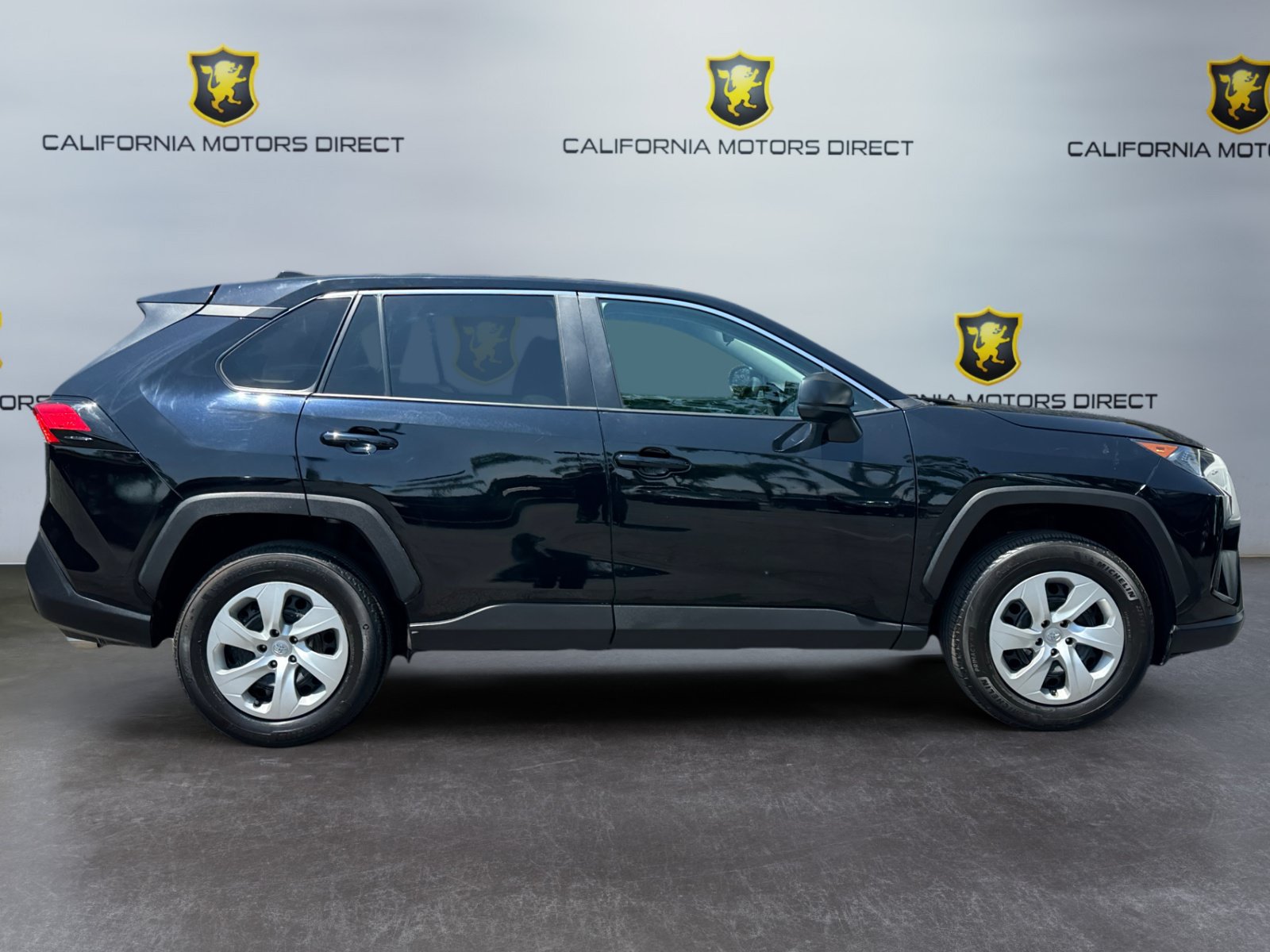 Used 2022 Toyota RAV4 LE FWD image 6
