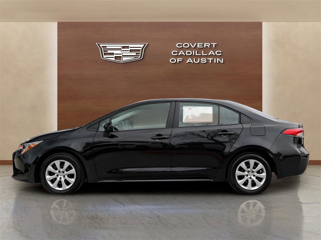 Used 2022 Toyota Corolla LE image 2