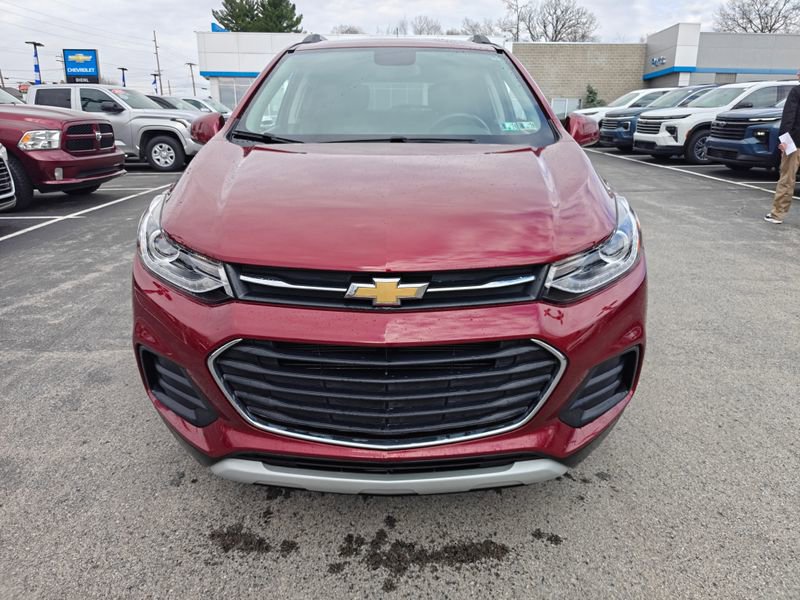 Used 2022 Chevrolet Trax LT w/ LT Convenience Package image 2