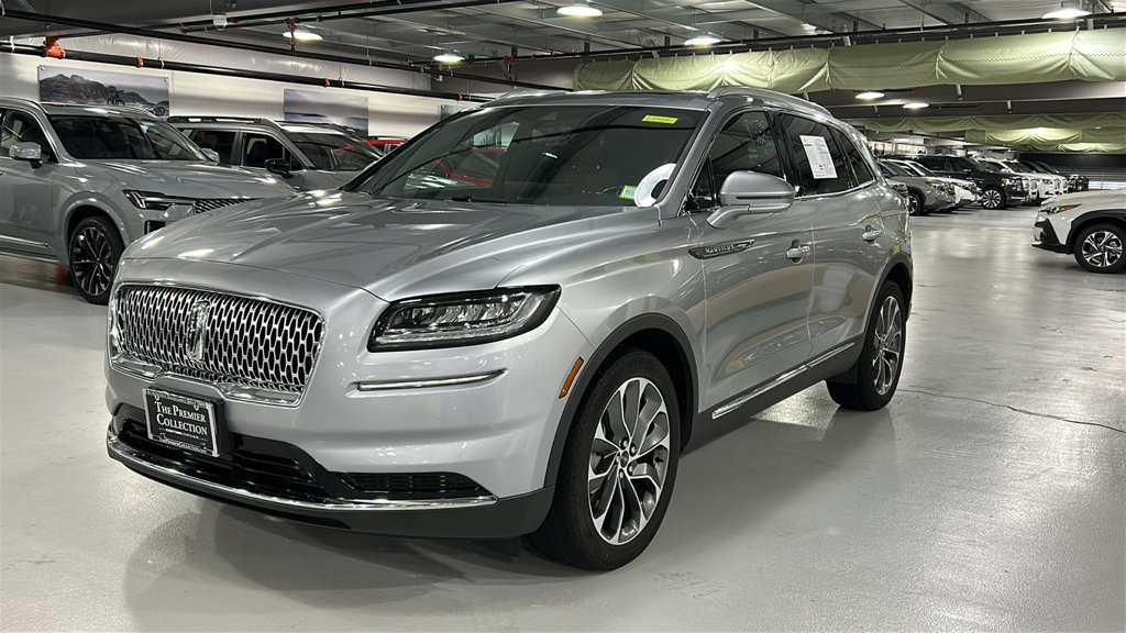 Used 2023 Lincoln Nautilus Reserve AWD/4WD image 3