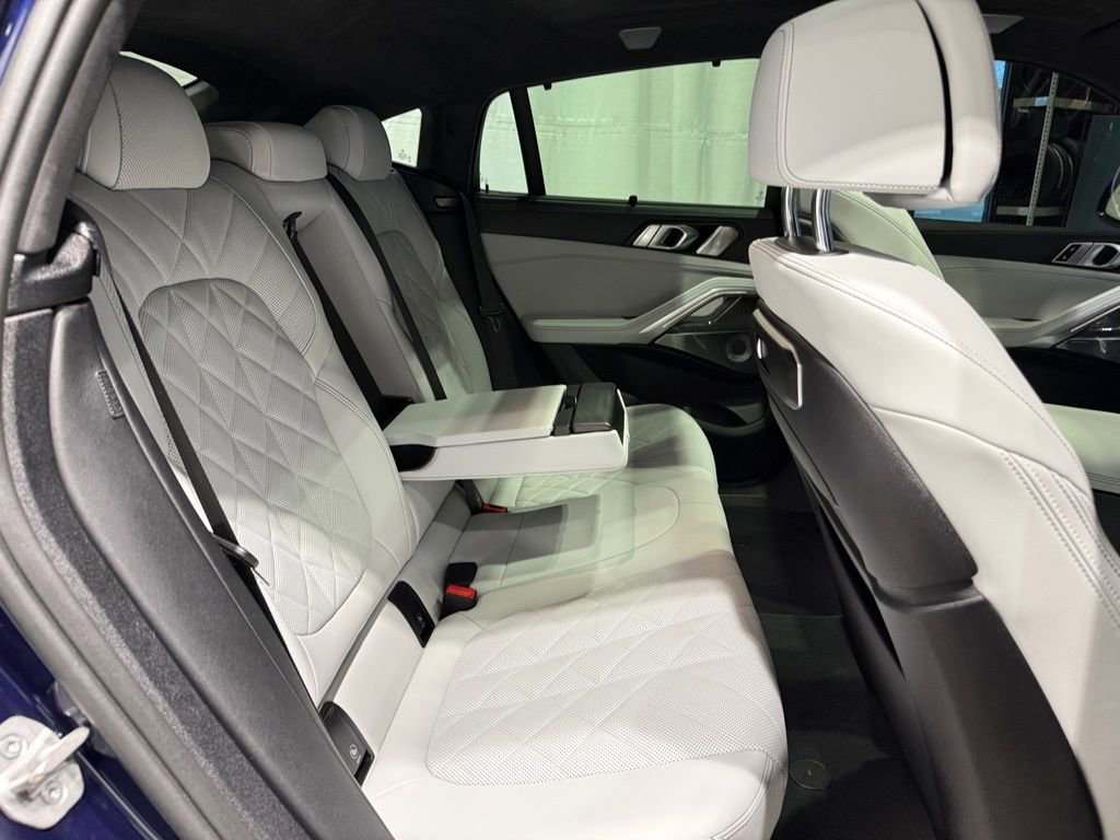 Used 2024 BMW X6 M60i w/ Dynamic Handling Package image 30