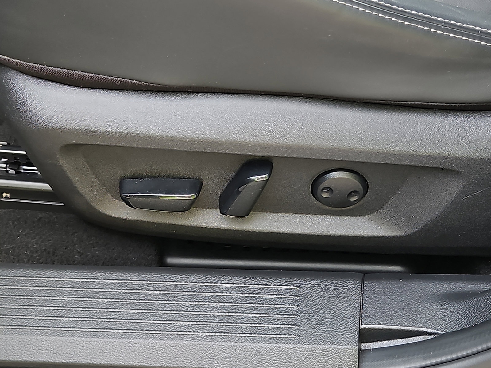 Certified 2023 Nissan Rogue SV w/ SV Premium B Package AWD/4WD image 25