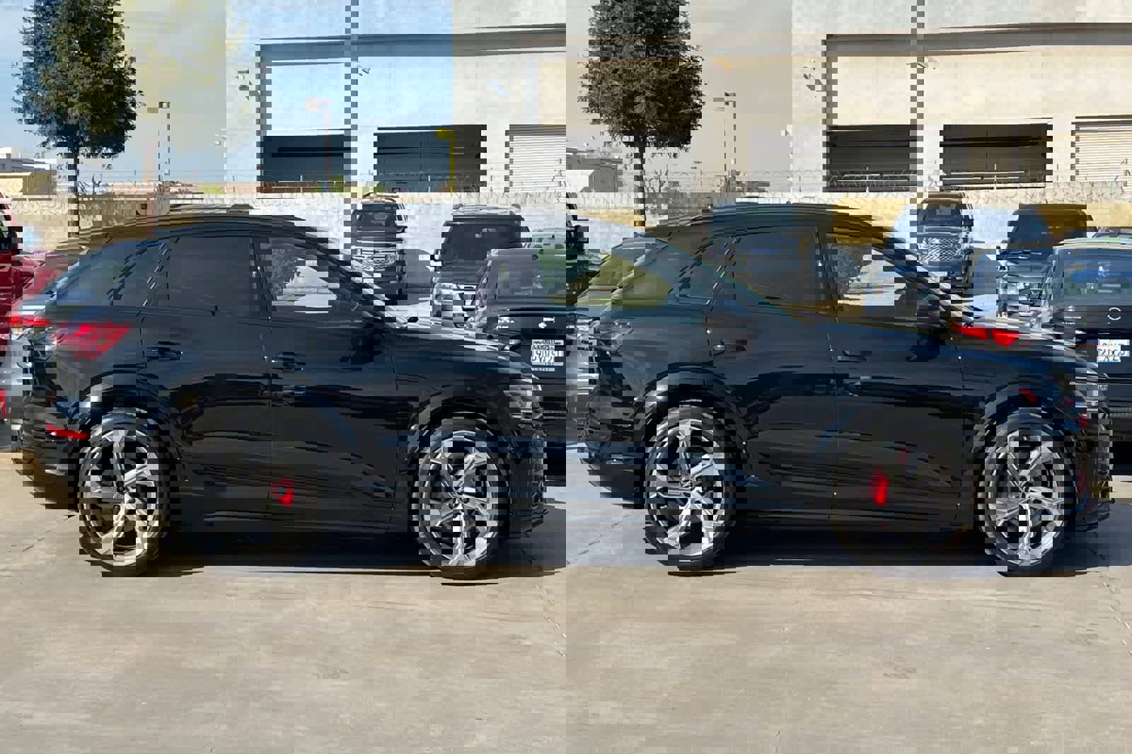 Used 2024 Audi Q8 e-tron Prestige w/ Prestige Package image 9