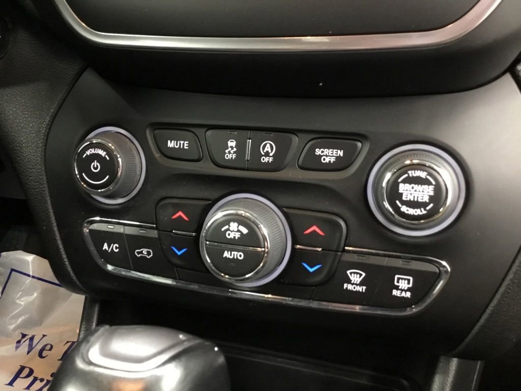 Used 2022 Jeep Cherokee Latitude w/ Comfort/Safety Group AWD/4WD image 28
