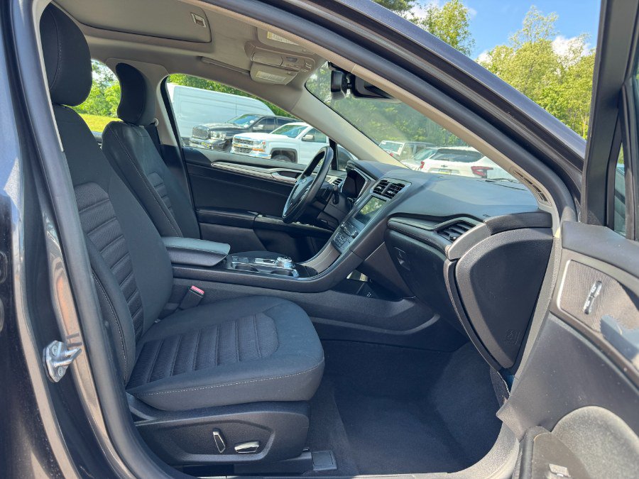 Used 2019 Ford Fusion SE FWD image 18