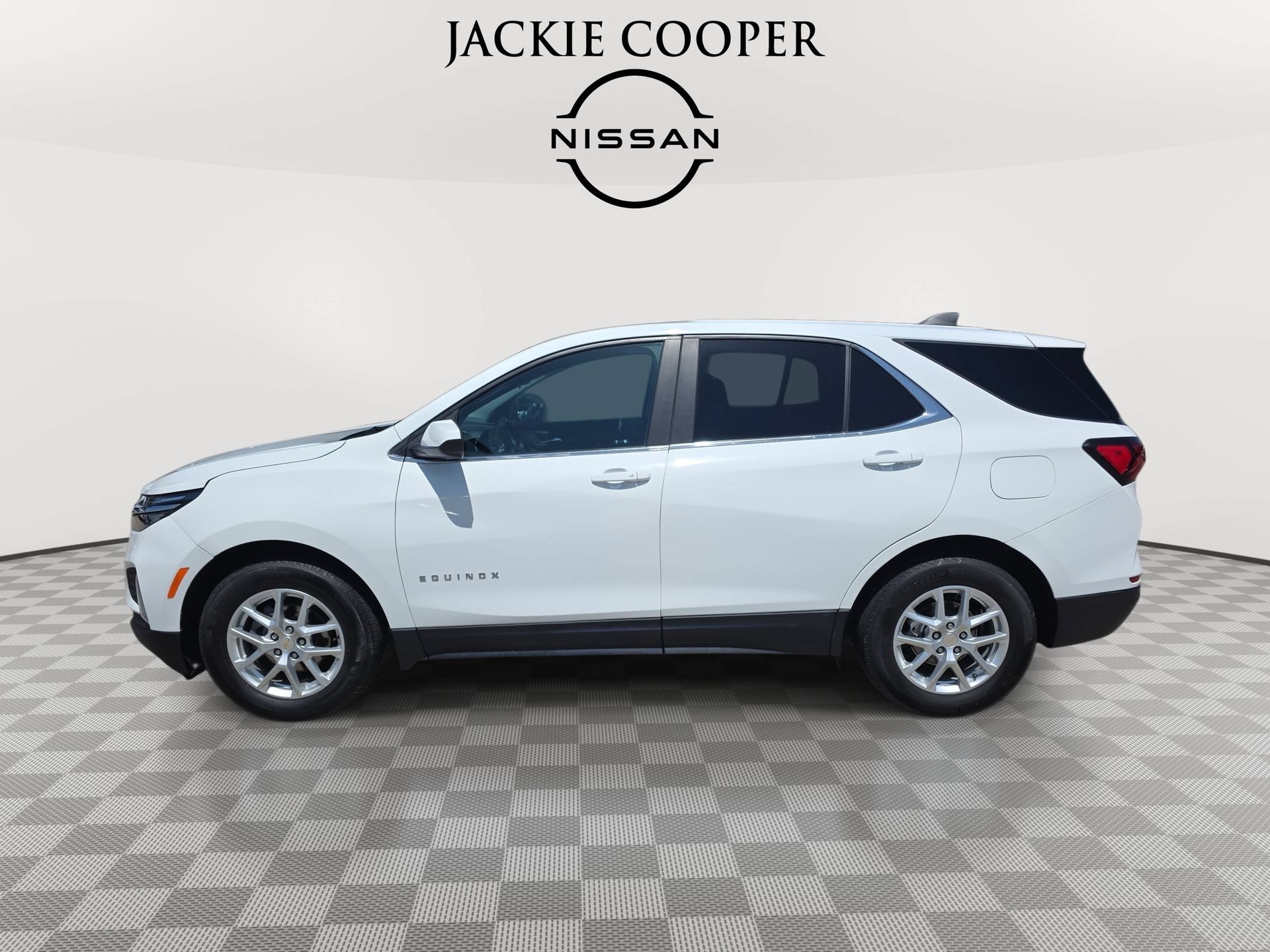 Used 2023 Chevrolet Equinox LT FWD image 8