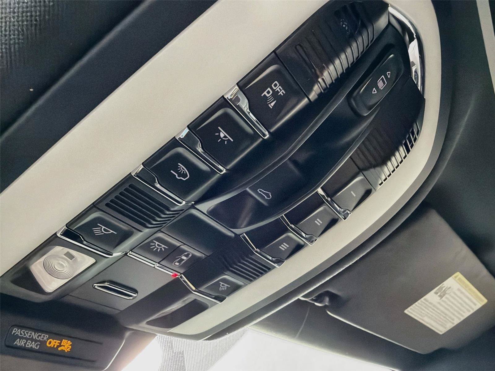 Certified 2026 Porsche Macan Turbo AWD/4WD image 25