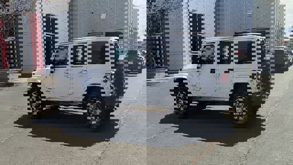 Used 2017 Jeep Wrangler Unlimited Sahara w/ Connectivity Group image 6