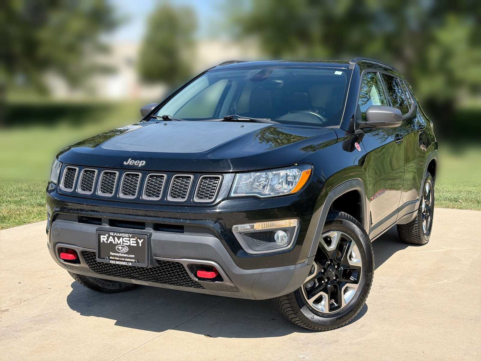 Used 2017 Jeep Compass Trailhawk w/ Leather Interior Group AWD/4WD image 1