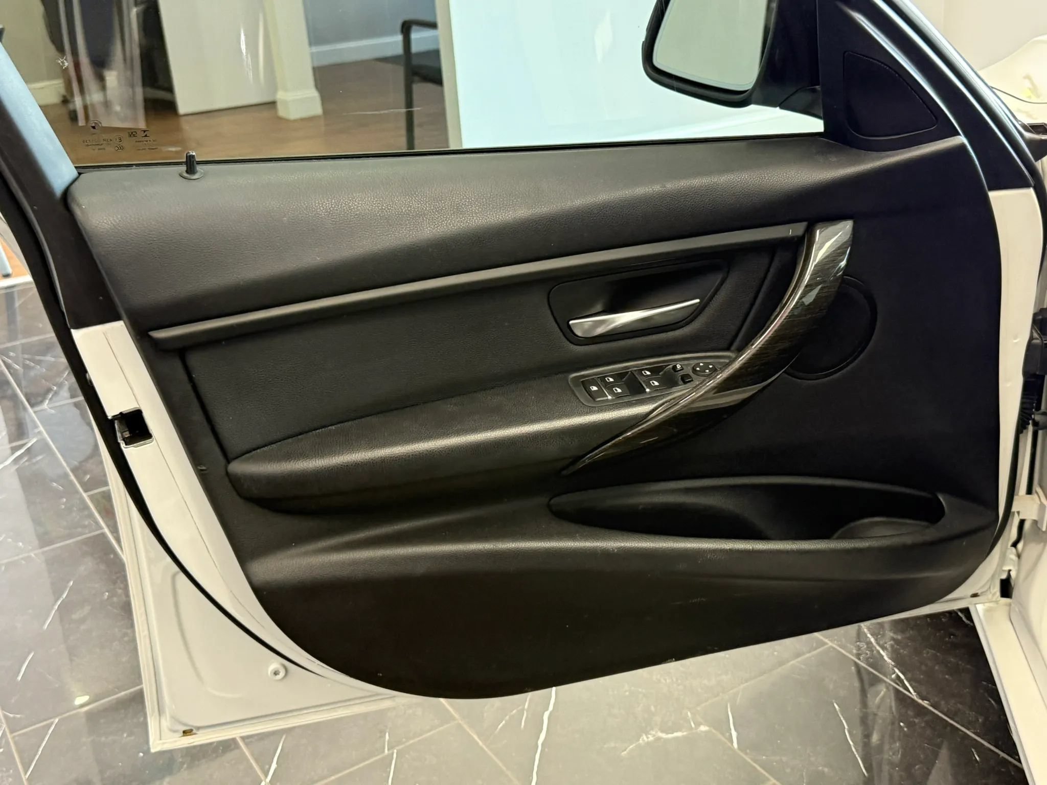Used 2018 BMW 320i Sedan RWD image 7