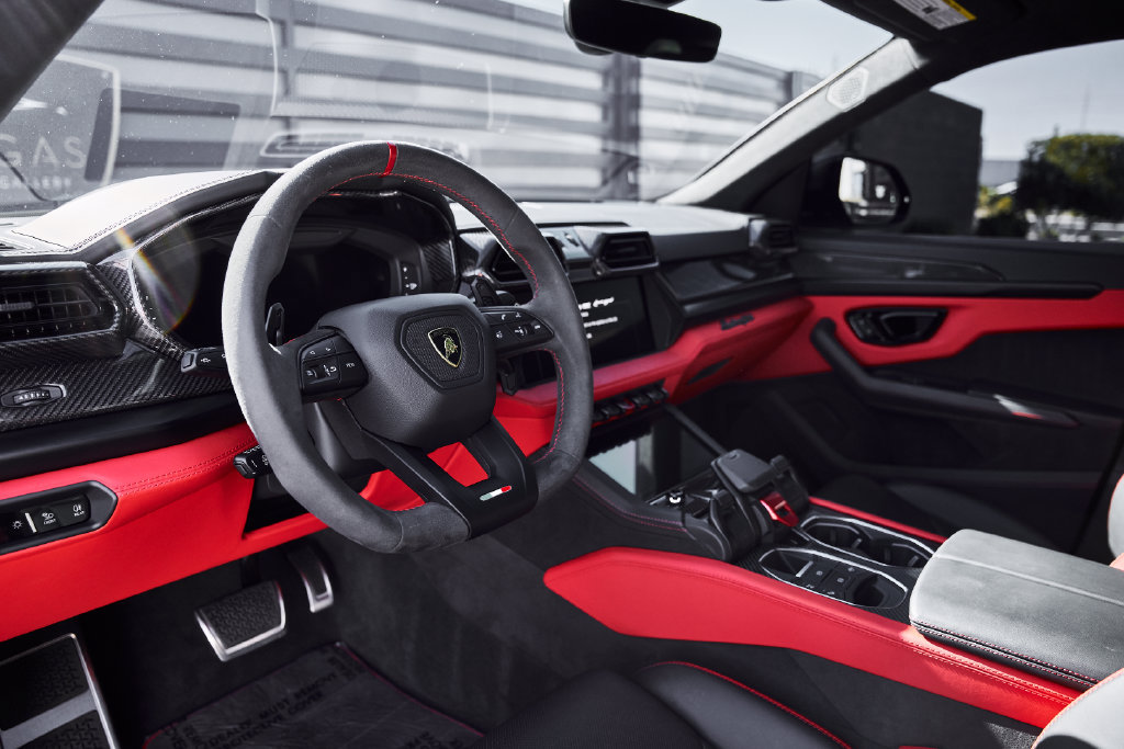 Used 2025 Lamborghini Urus S AWD/4WD image 2