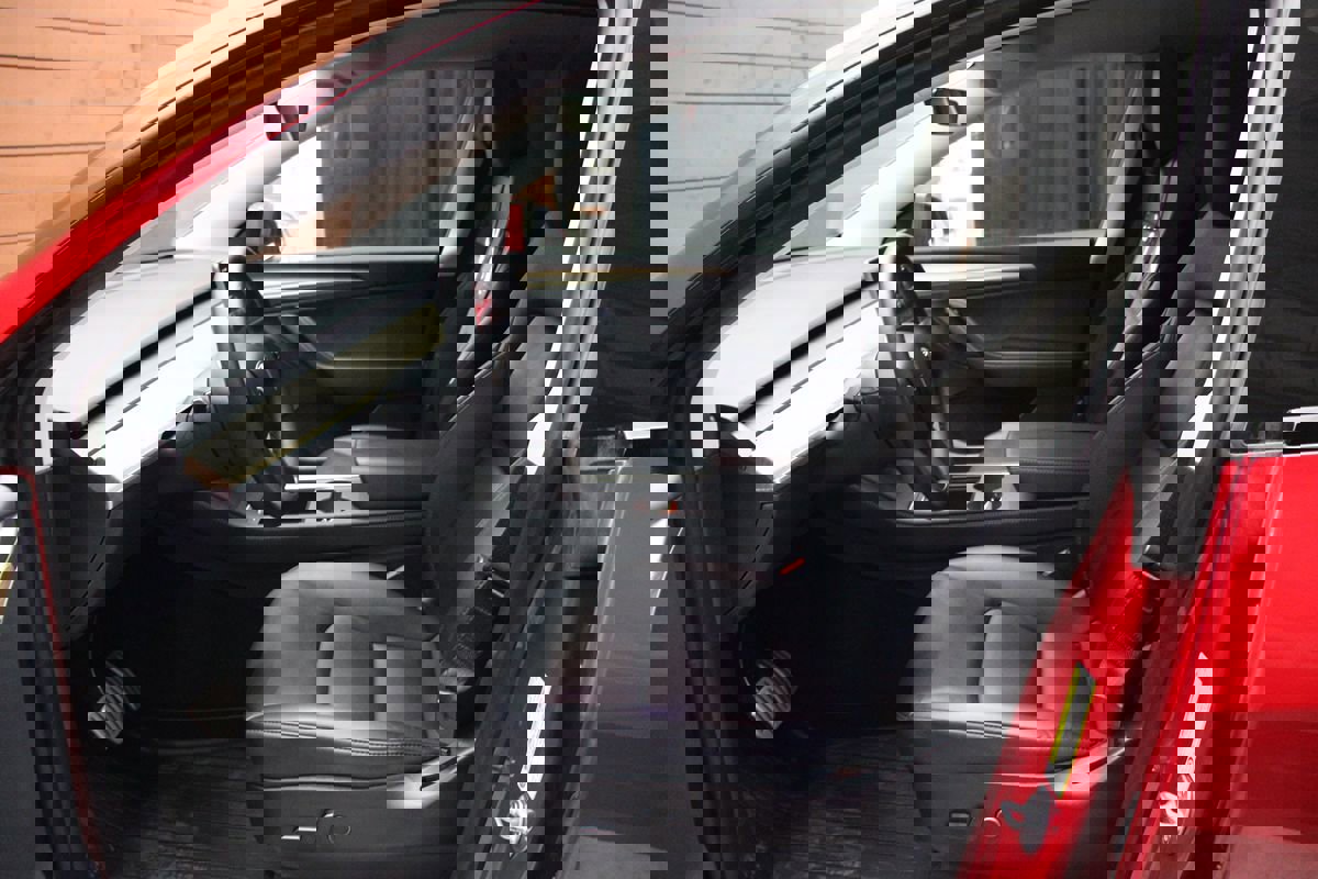 Used 2023 Tesla Model Y Performance image 18