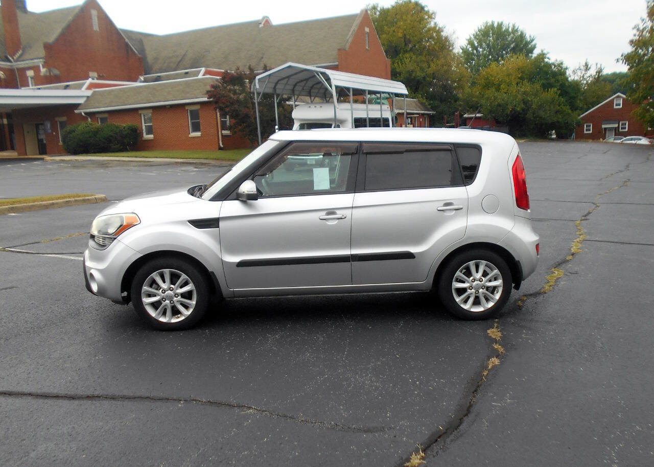 Used 2012 Kia Soul + image 1