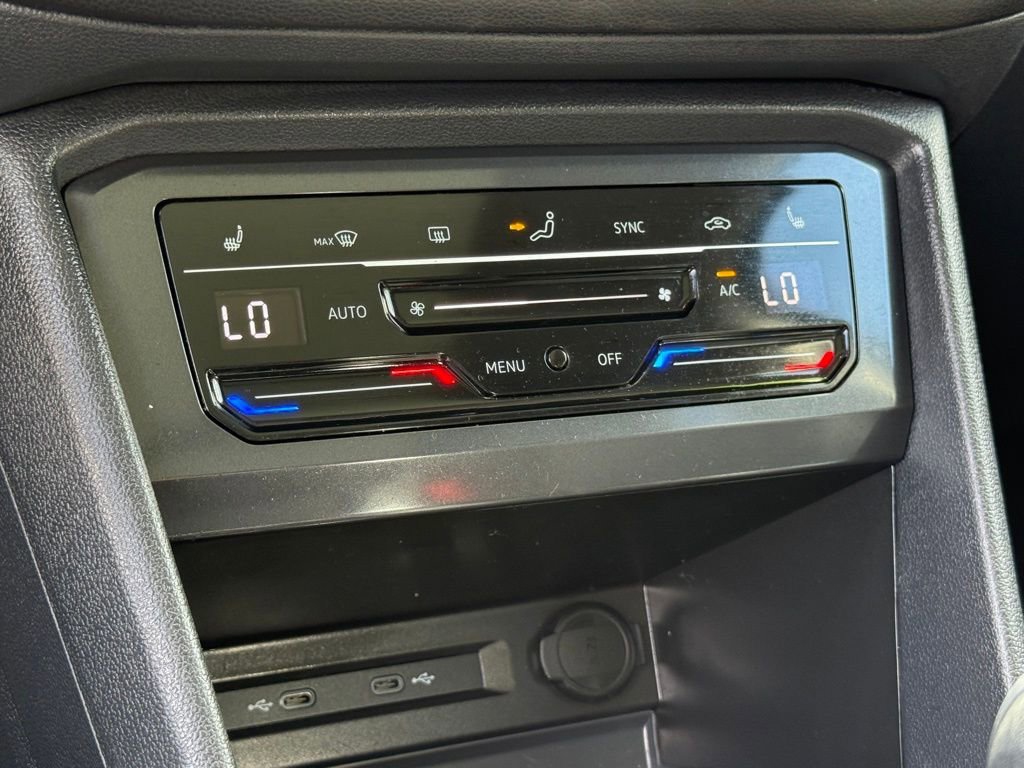 Used 2022 Volkswagen Tiguan SE w/ Panoramic Sunroof Package AWD/4WD image 24