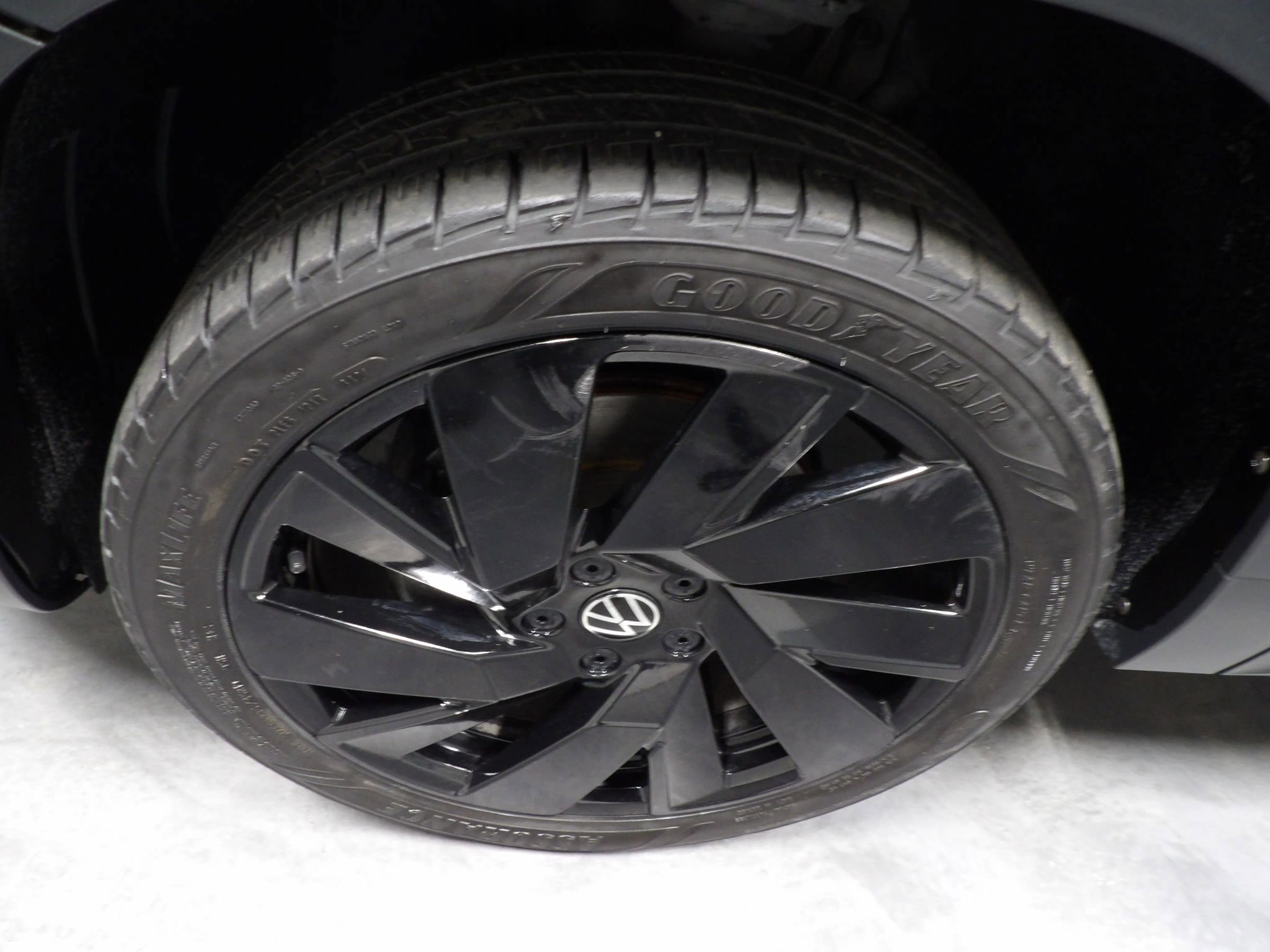 Used 2024 Volkswagen Taos SE w/ Panoramic Sunroof Package AWD/4WD image 26