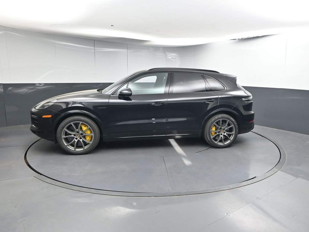 Certified 2022 Porsche Cayenne Turbo S image 2
