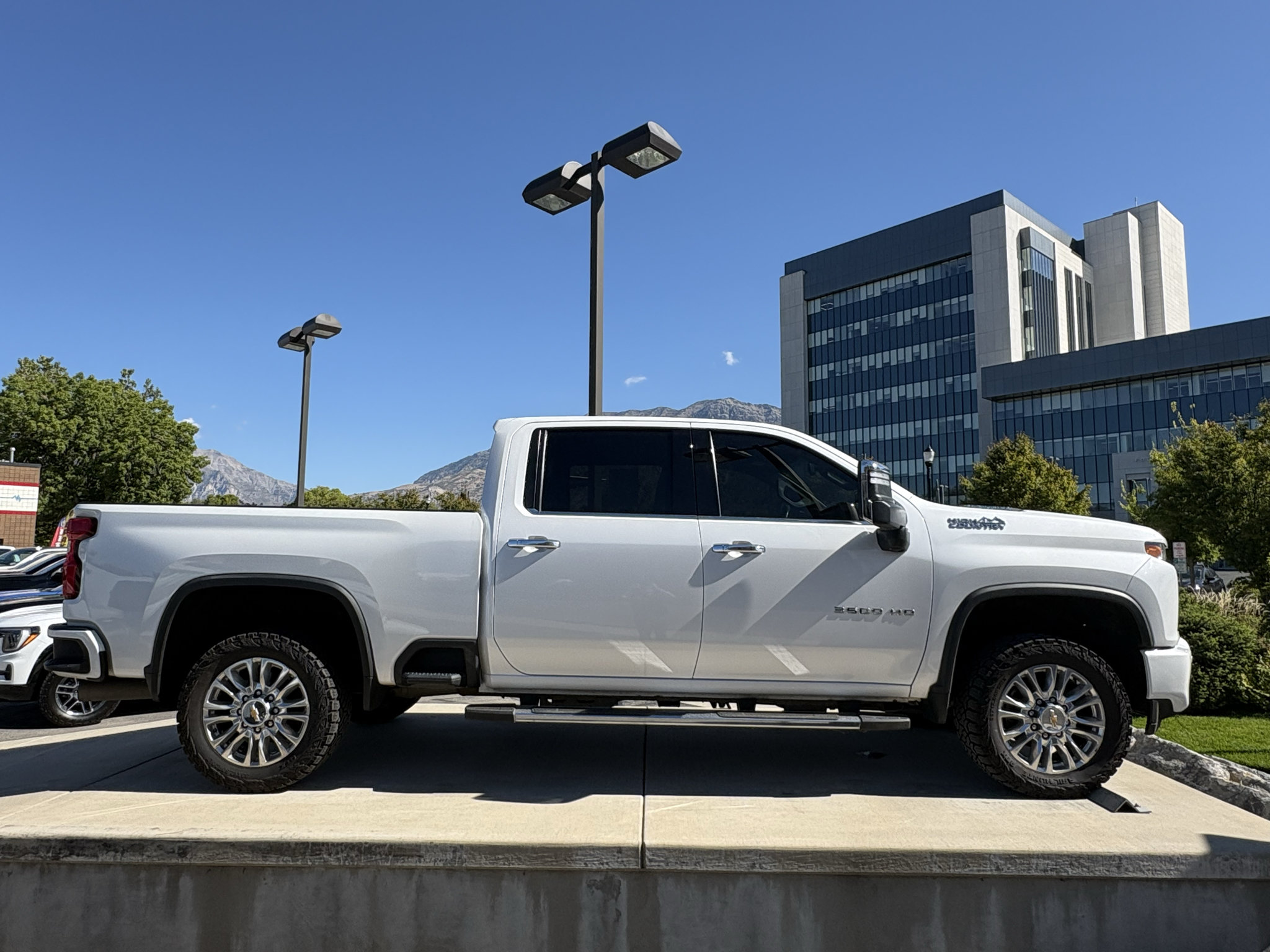 Used 2022 Chevrolet Silverado 3500 High Country AWD/4WD image 2
