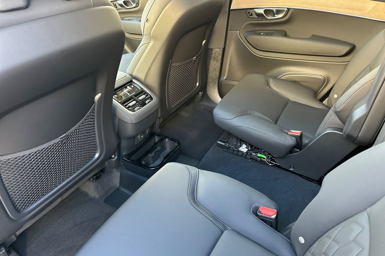 New 2026 Volvo XC90 B6 Plus image 4
