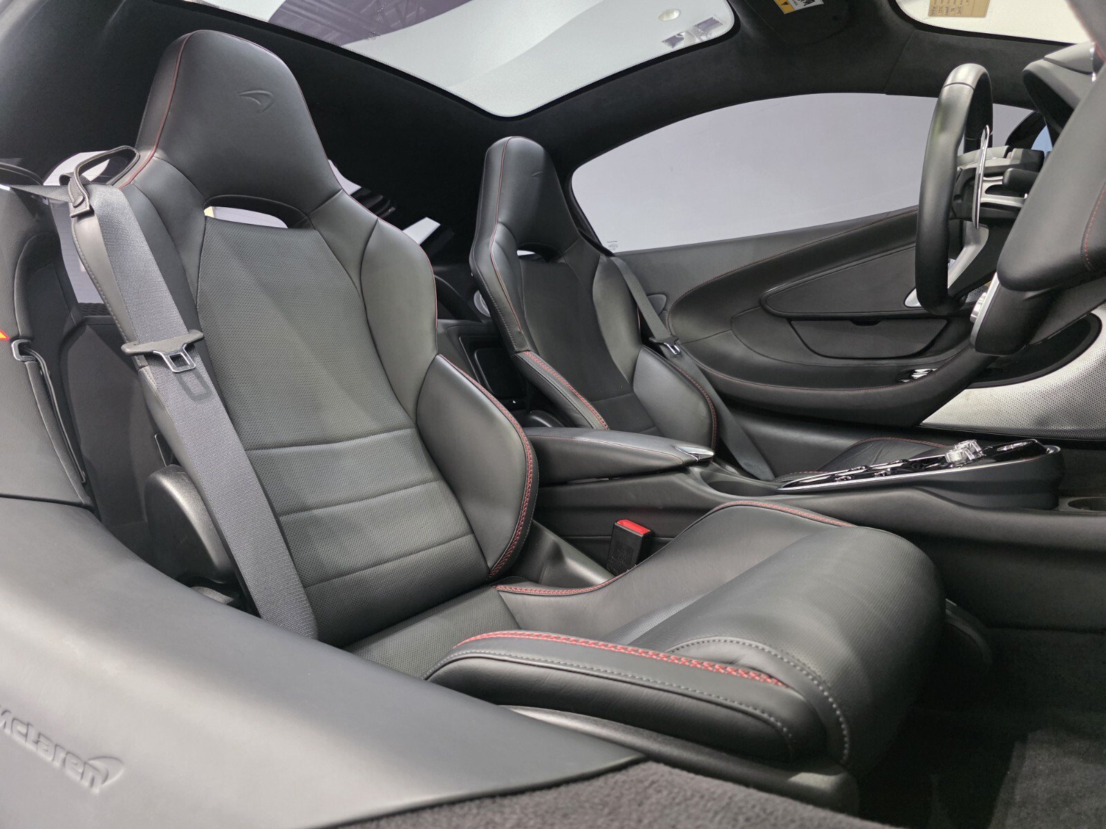 Used 2023 McLaren GT RWD image 19