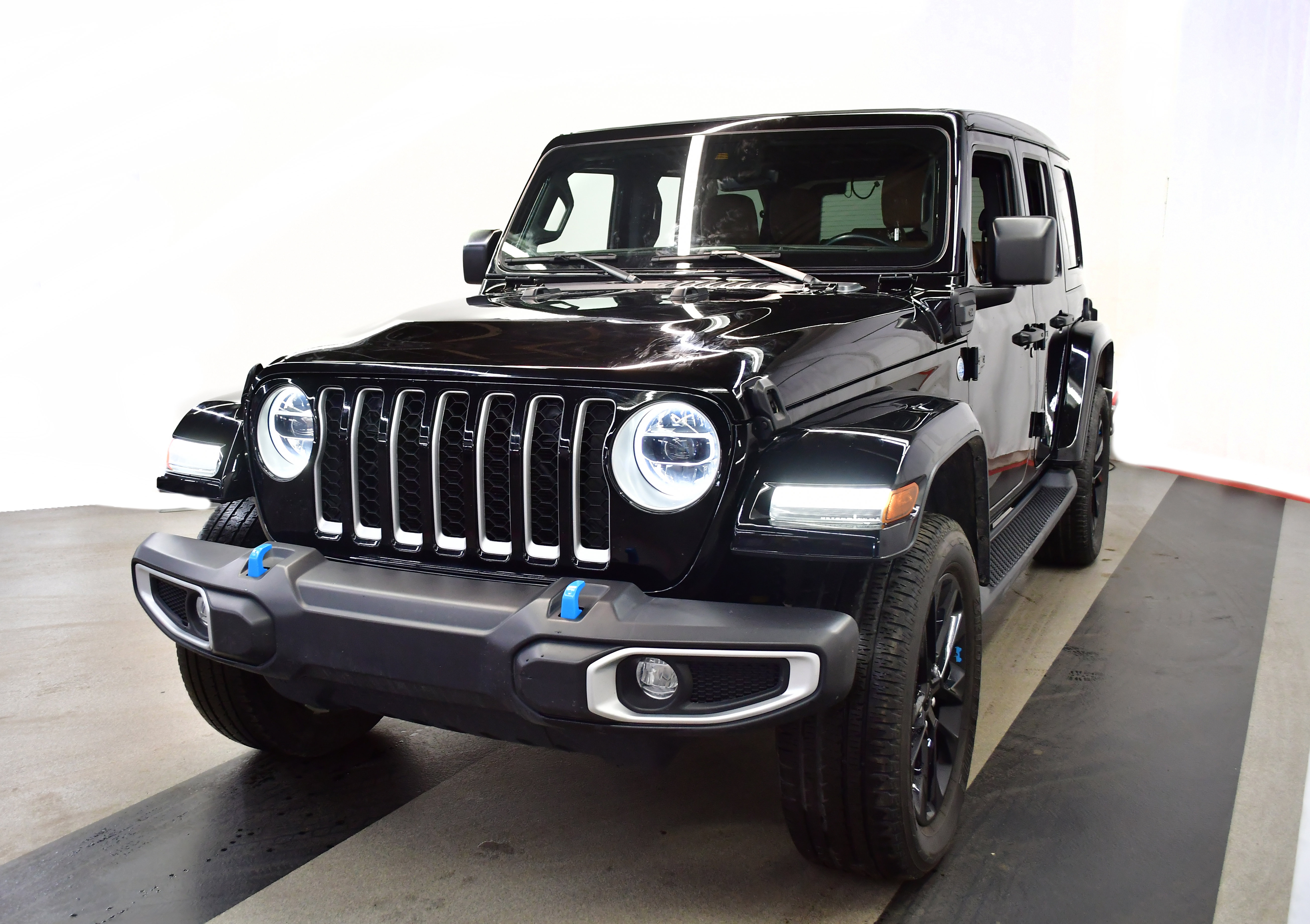 Used 2022 Jeep Wrangler Unlimited Sahara w/ Cold Weather Group image 5