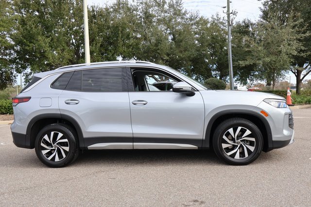 Certified 2025 Volkswagen Tiguan S image 9