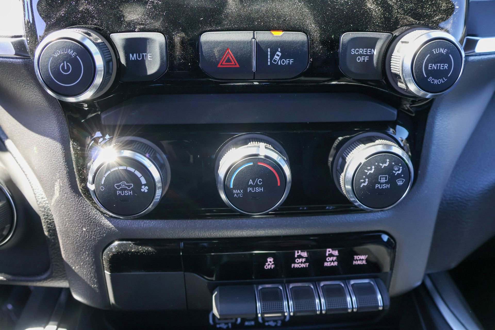 New 2026 RAM 1500 Express AWD/4WD image 19