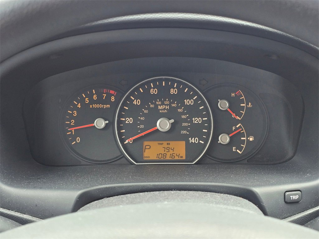 Used 2010 Kia Rondo LX image 4