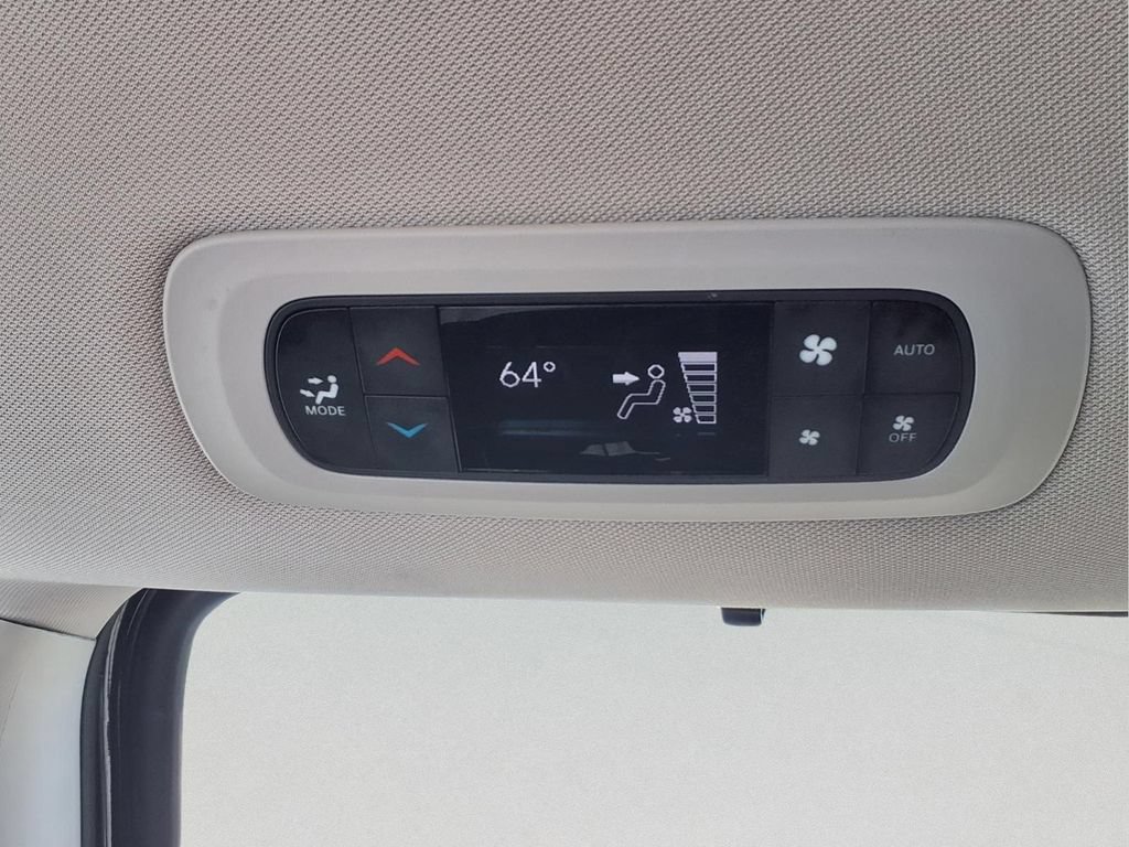 Used 2024 Chrysler Pacifica Touring-L FWD image 19