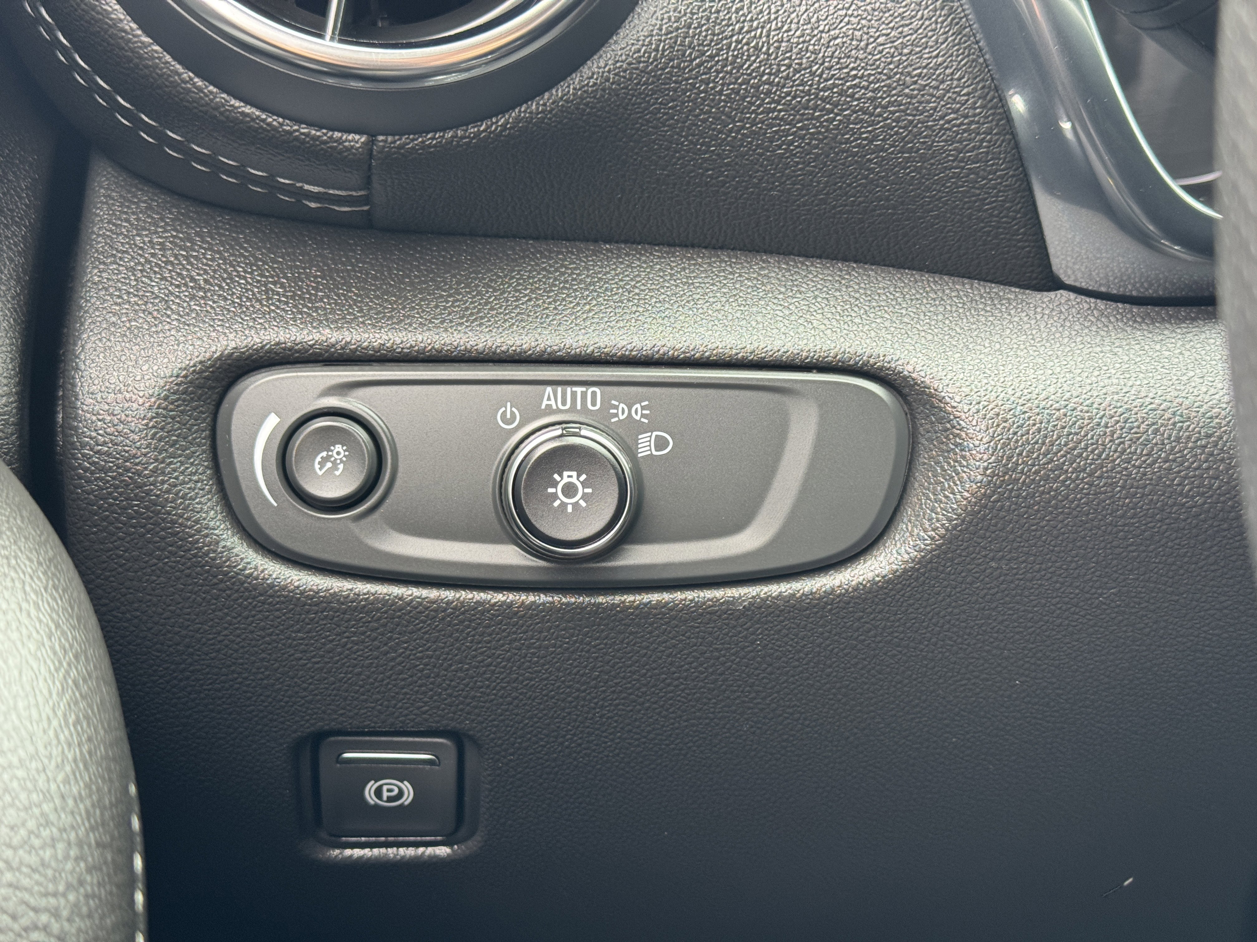 Certified 2024 Chevrolet Blazer LT image 30