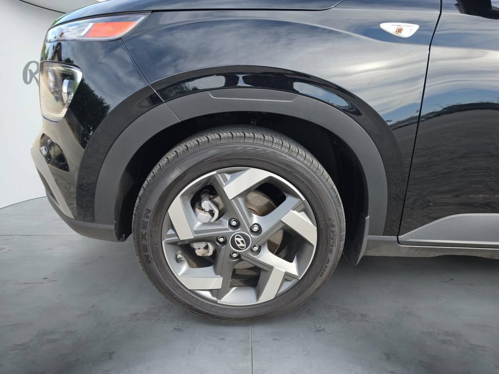 Certified 2024 Hyundai Venue SEL FWD image 17