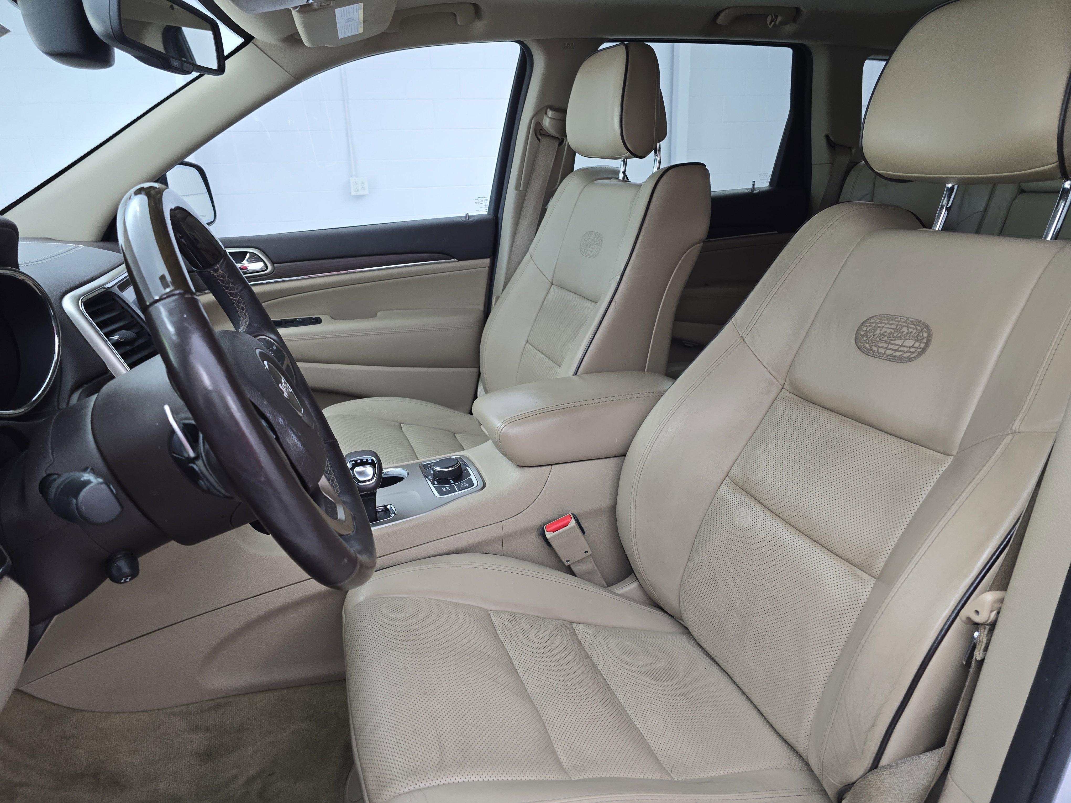 Used 2014 Jeep Grand Cherokee Overland image 15