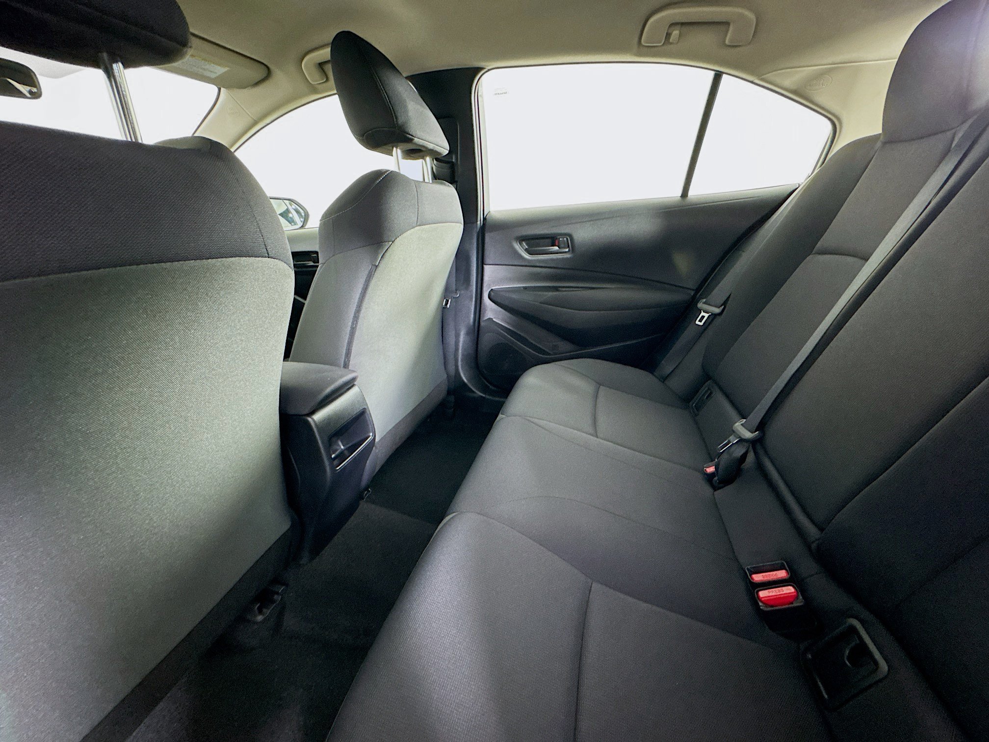 Used 2022 Toyota Corolla LE FWD image 23