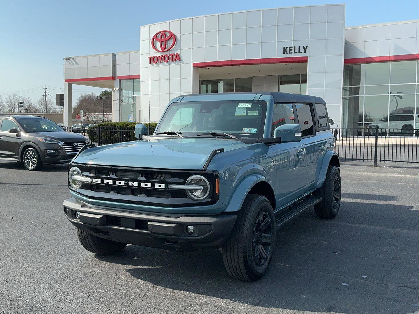 Used 2022 Ford Bronco Outer Banks image 1