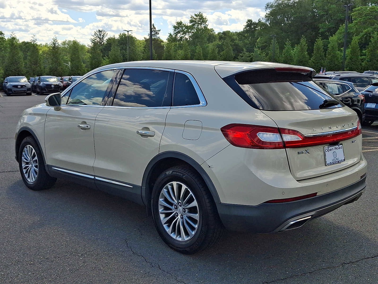 Used 2016 Lincoln MKX Select w/ Select Plus Package AWD/4WD image 4