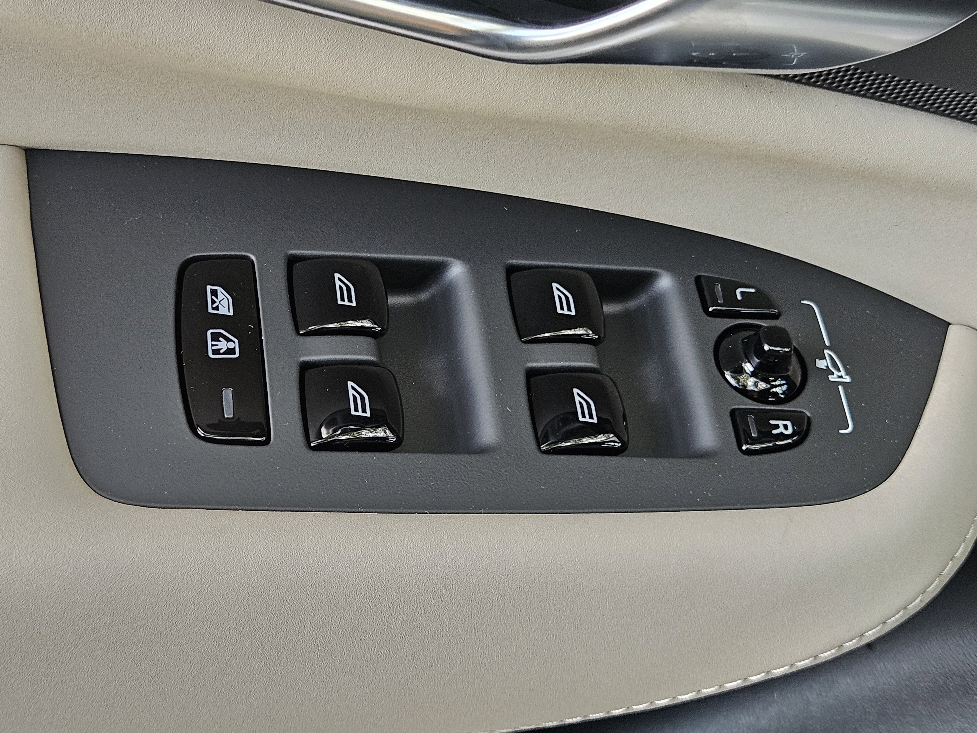 New 2026 Volvo XC90 B5 Plus image 21