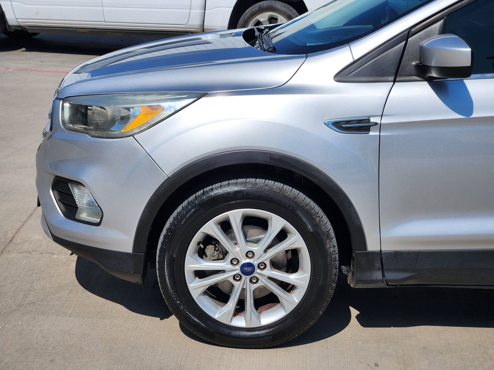 Used 2018 Ford Escape SE image 9