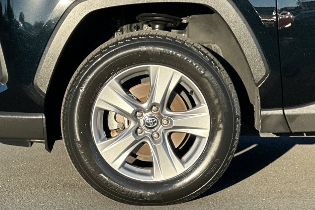 Certified 2025 Toyota RAV4 LE AWD/4WD image 31