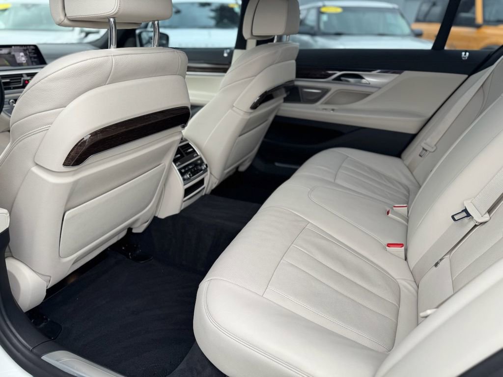 Used 2021 BMW 740i w/ M Sport Package RWD image 14
