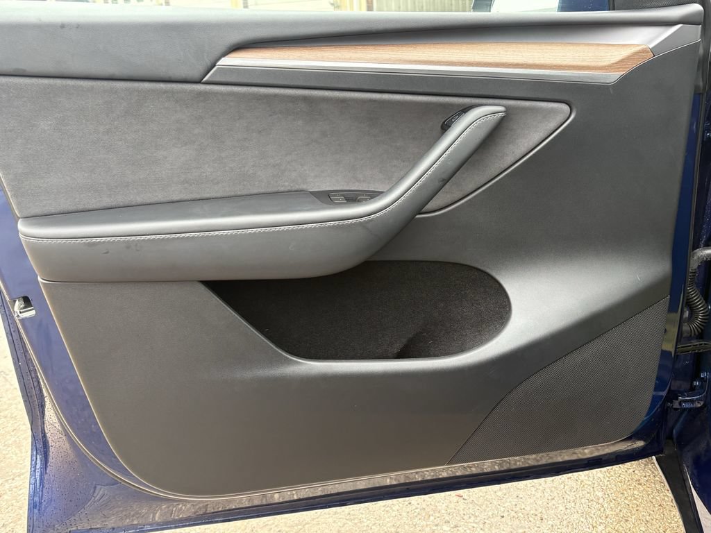 Used 2024 Tesla Model Y Long Range AWD/4WD image 10