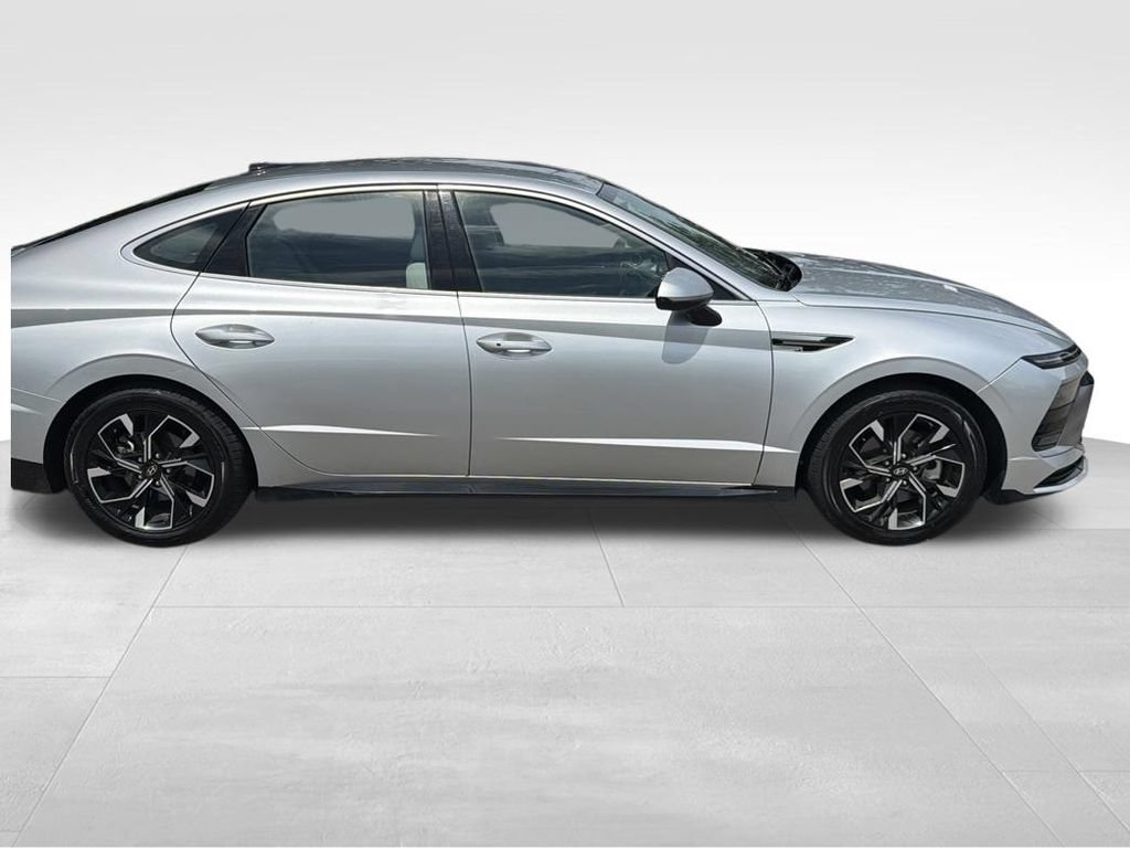 Used 2025 Hyundai Sonata SEL FWD image 5