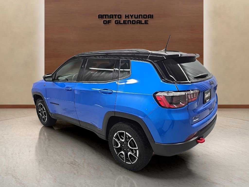 Used 2025 Jeep Compass Trailhawk AWD/4WD image 4