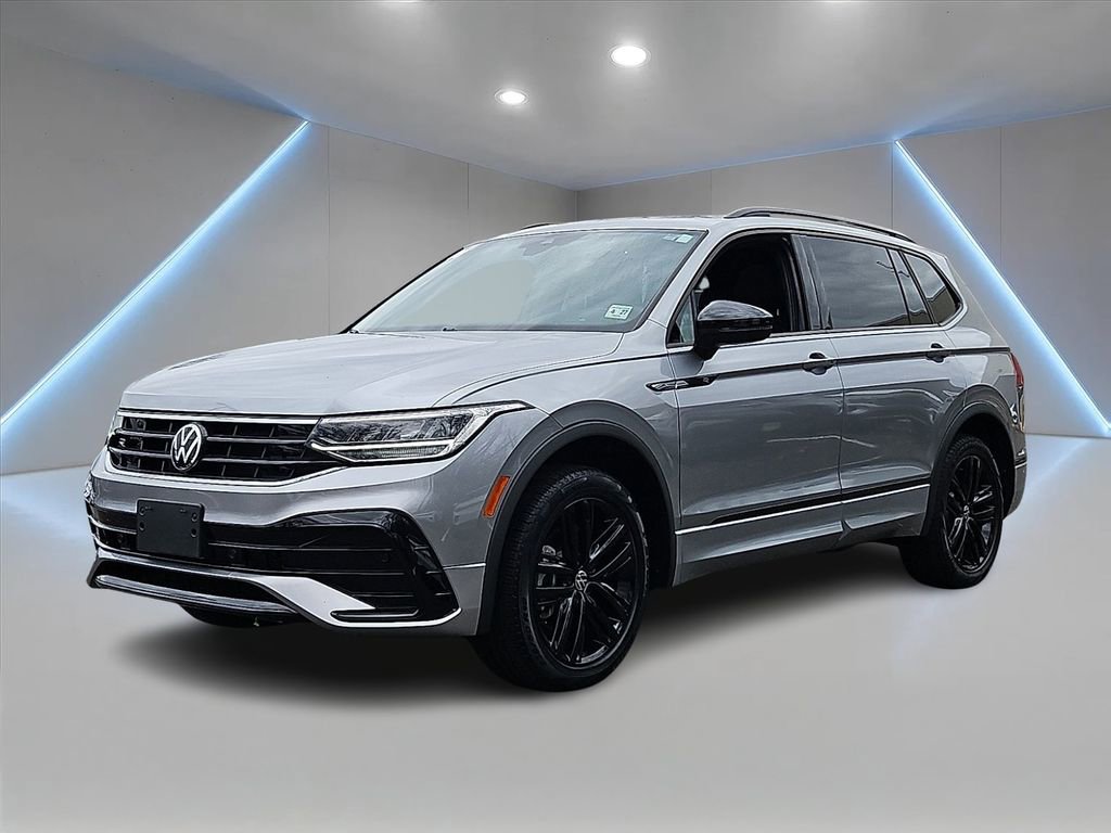 Certified 2022 Volkswagen Tiguan SE R-Line