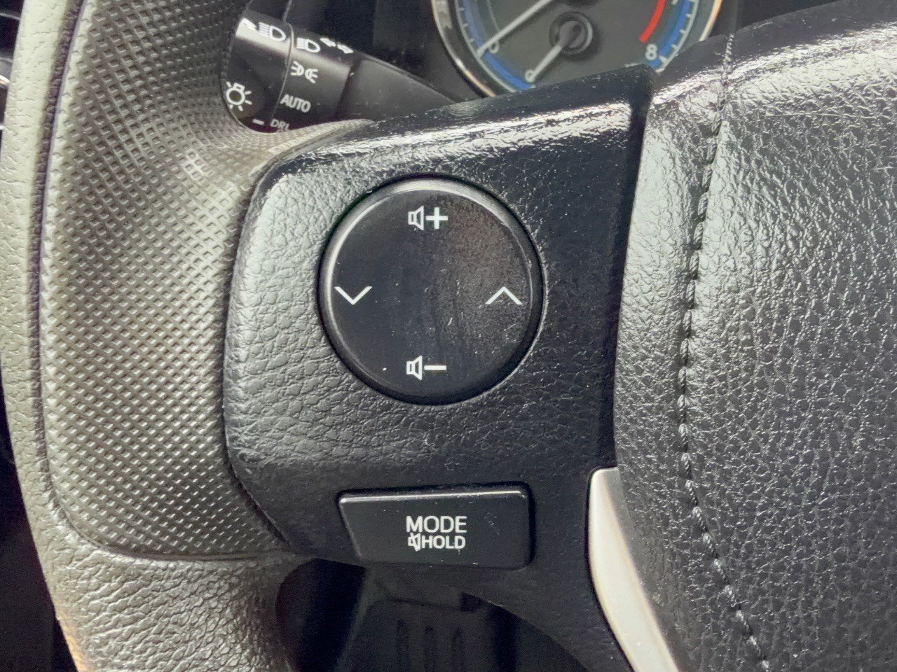 Used 2019 Toyota Corolla LE FWD image 18