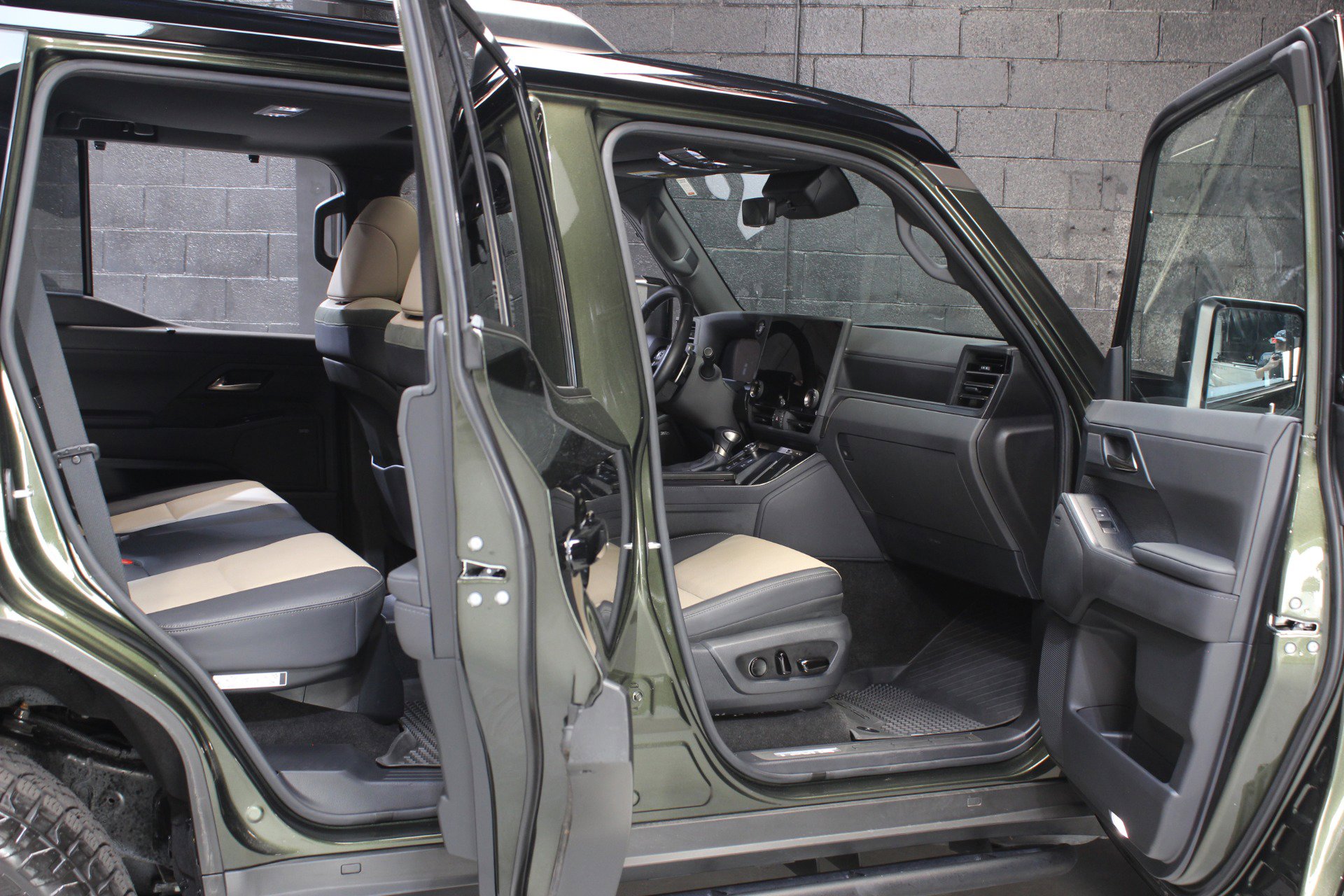 Used 2024 Lexus GX 550 image 27