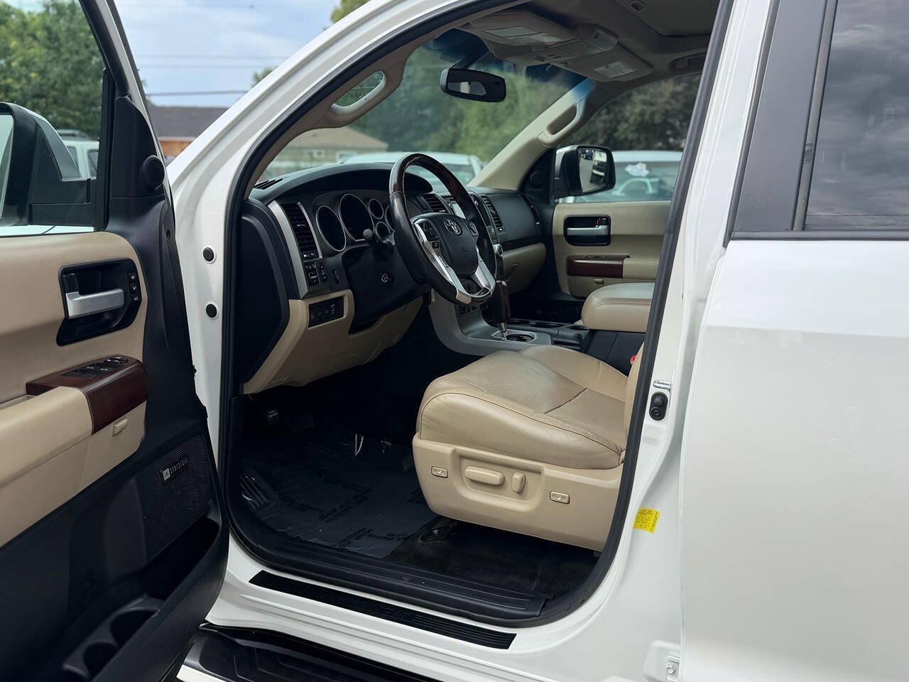 Used 2015 Toyota Sequoia Platinum AWD/4WD image 74