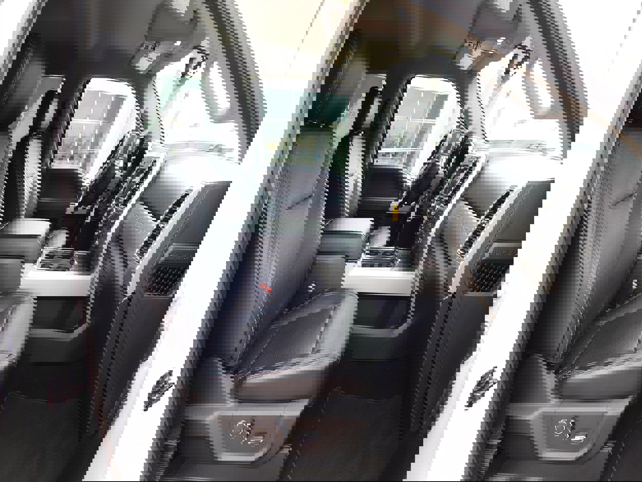 Used 2019 Ford F250 Lariat w/ Chrome Package image 9