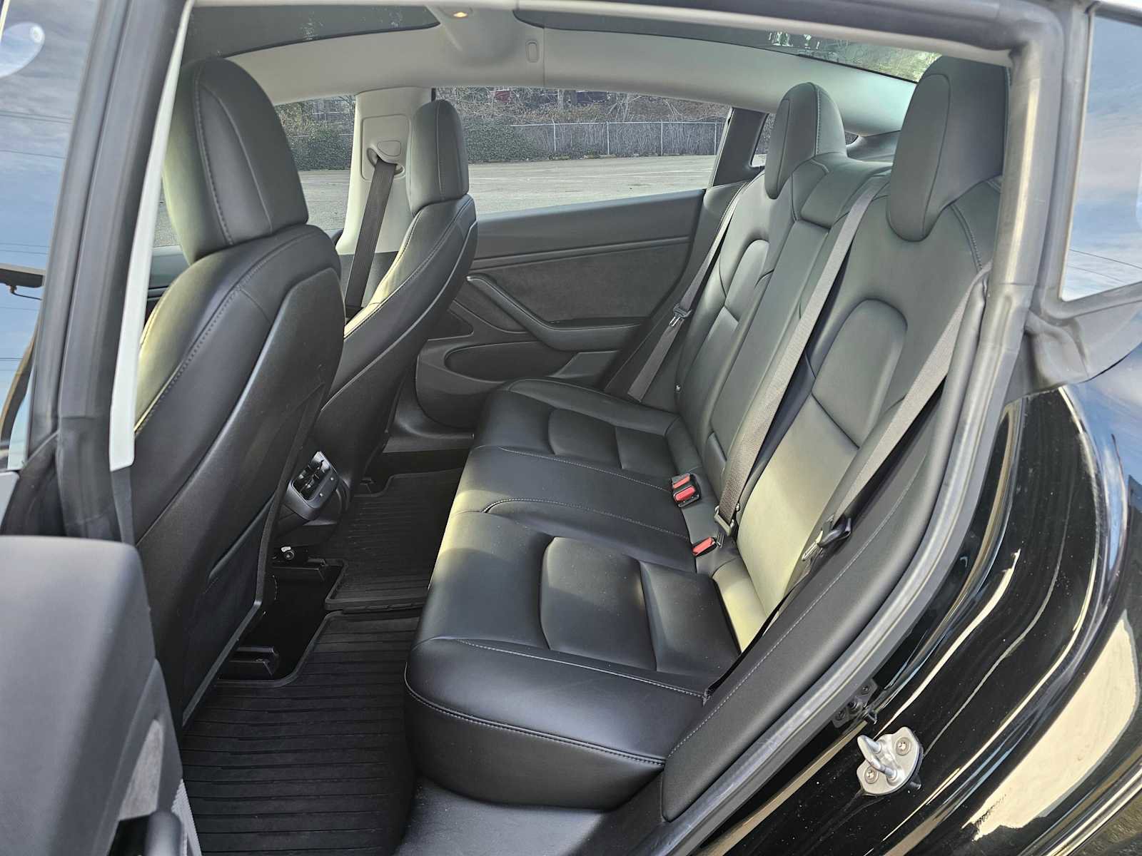 Used 2018 Tesla Model 3 Long Range image 16