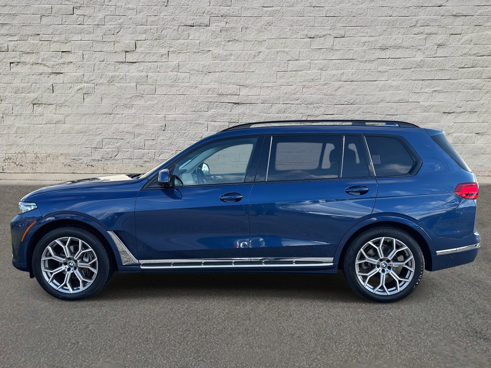 Used 2021 BMW X7 xDrive40i w/ Premium Package 2 image 2