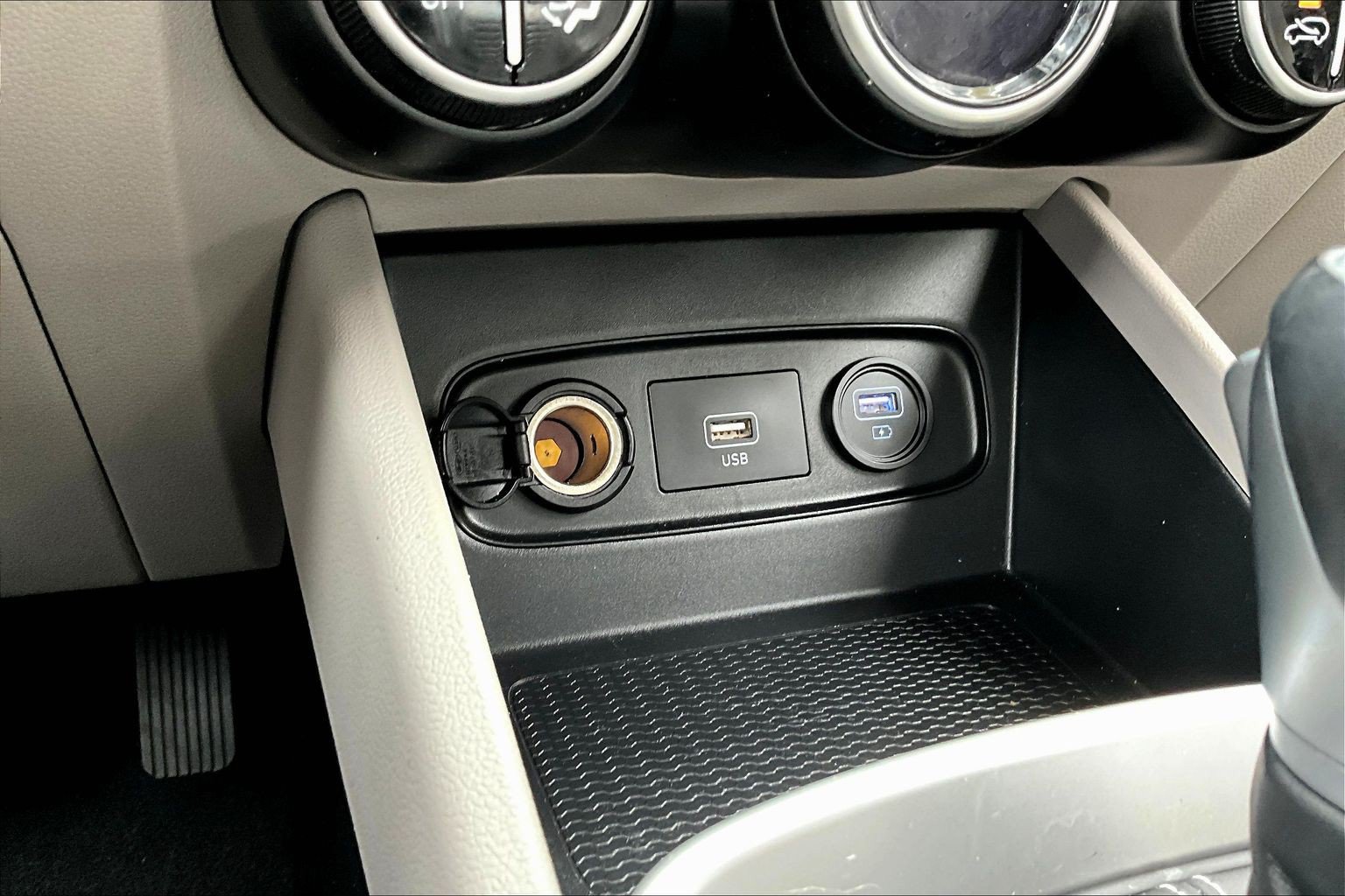 Used 2021 Hyundai Venue SEL w/ Cargo Package FWD image 13