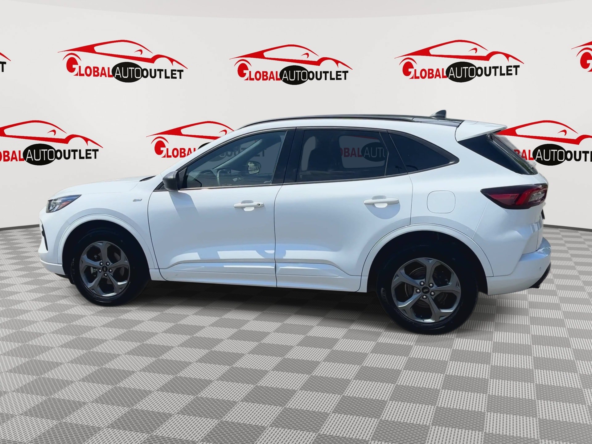 Used 2023 Ford Escape ST-Line w/ Tech Pack #1 AWD/4WD image 5
